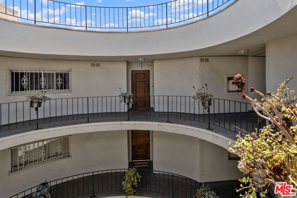 2260 N Cahuenga Boulevard 502