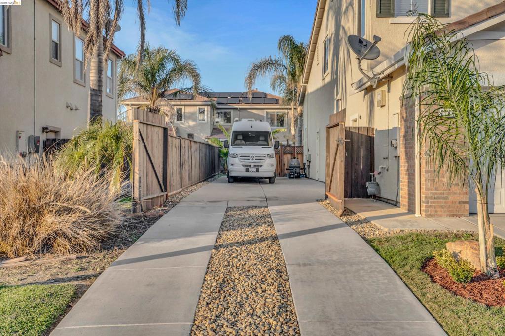 6144 6144 Seneca Cir