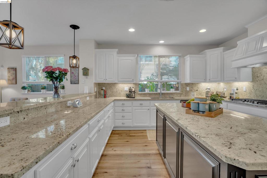 6144 6144 Seneca Cir