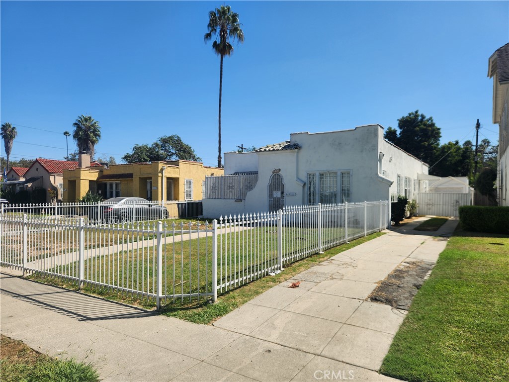 Great opportunity near up and coming Crenshaw District and Leimert Park. Side-by-side duplex on a lot with great potential for ADU or Rebuilt. Seller is motivated!