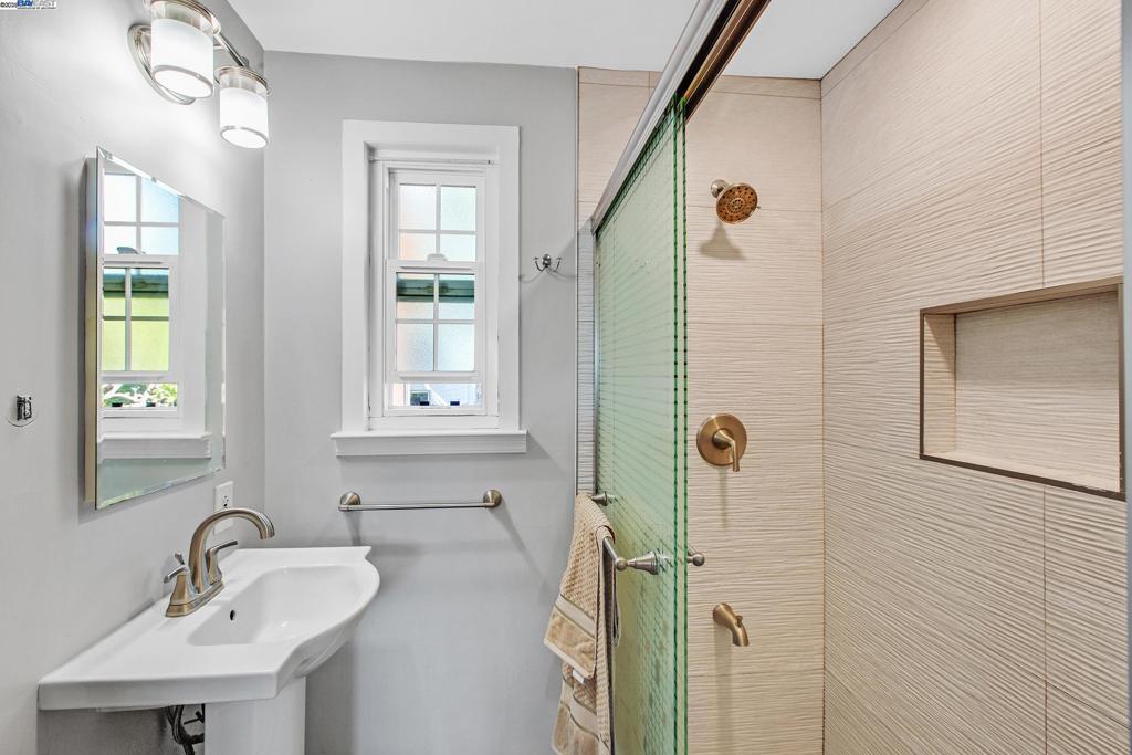 CASTRO VALLEY HT - Residential