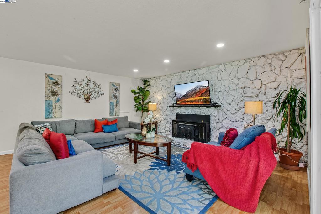 CASTRO VALLEY HT - Residential