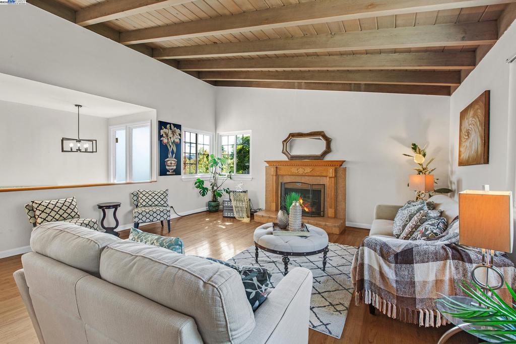 CASTRO VALLEY HT - Residential