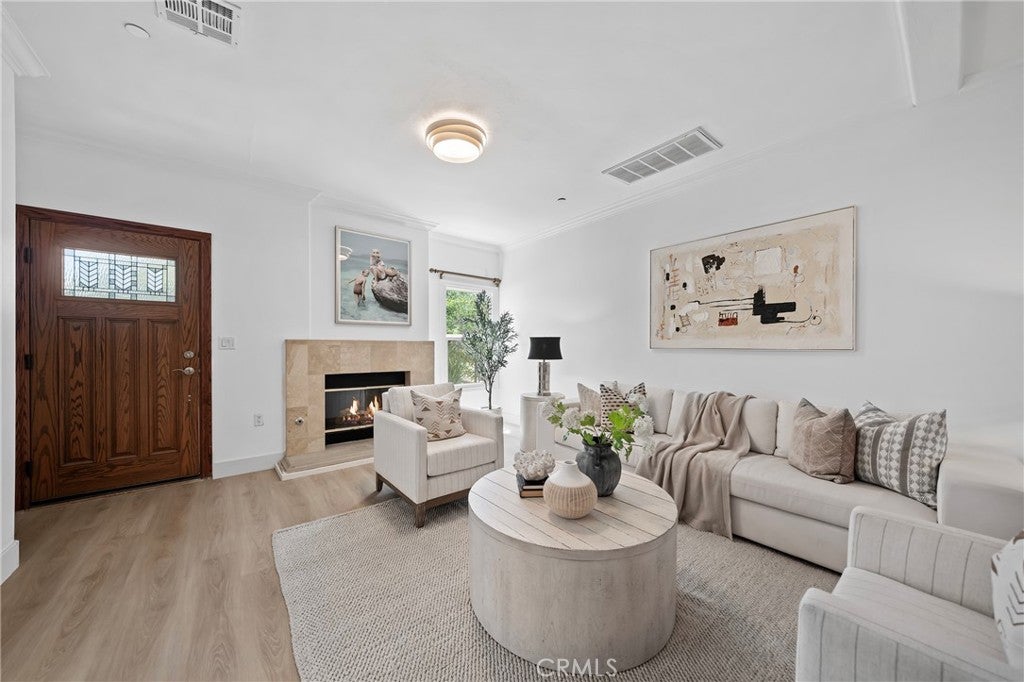 1088 S Marengo 8