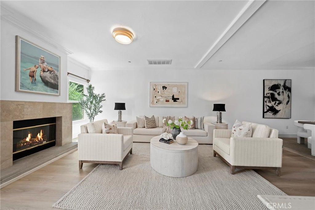 1088 S Marengo 8