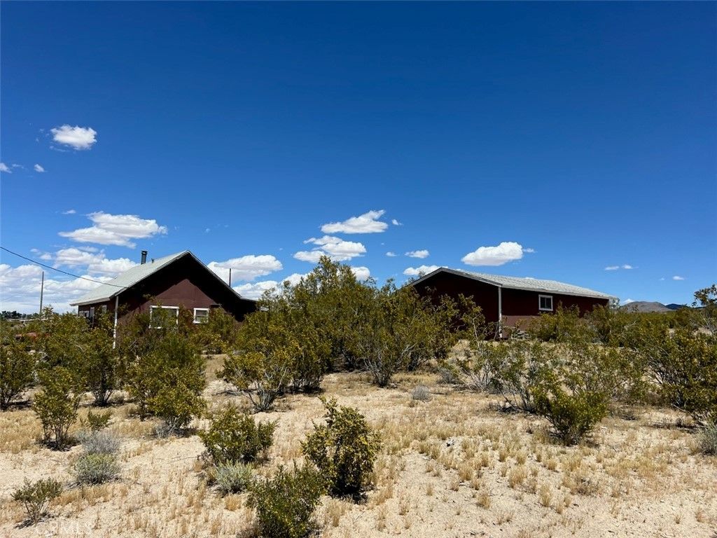 Photo of 14756 Hard Rock Davis Rd, Oro Grande, CA 92368 (MLS # DW25245304)