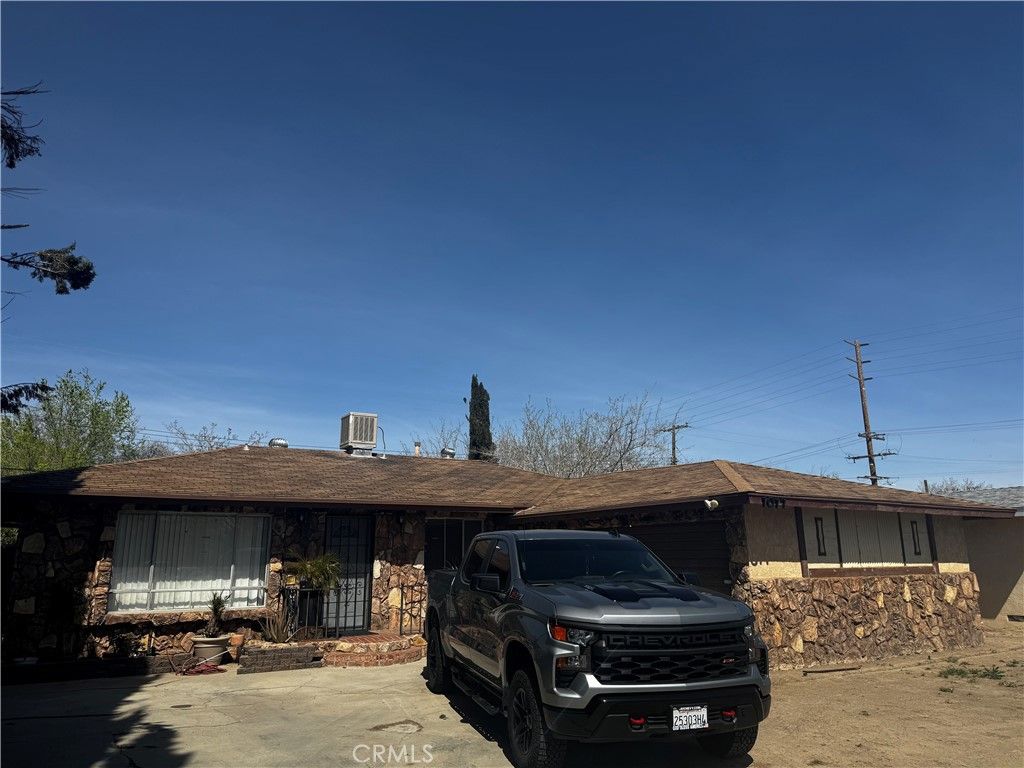 Photo of 1017 W Avenue H8, Lancaster, CA 93534 (MLS # IV26057752)