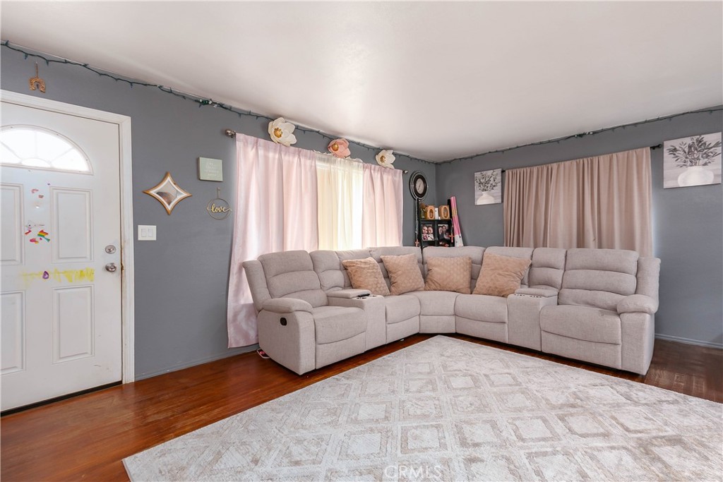 1017 W Avenue H8