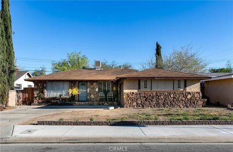 Photo of 1017 W Avenue H8, Lancaster, CA 93534 (MLS # IV26057752)