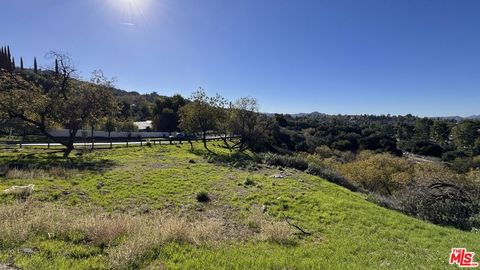Photo of 1 N Topanga Canyon Boulevard, Woodland Hills, CA 91364 (MLS # 25534953)