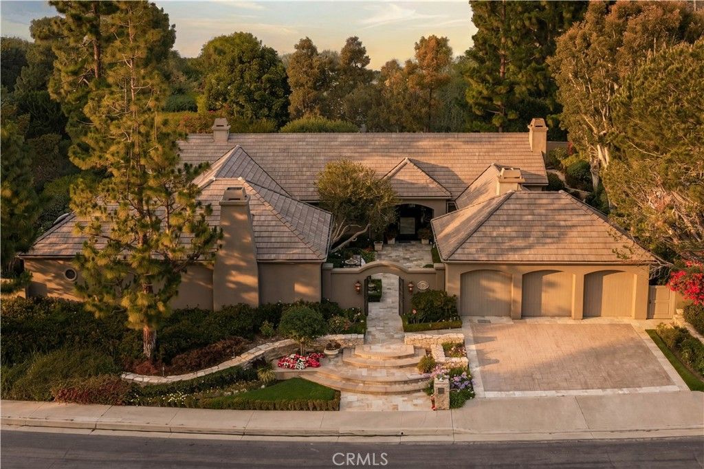 Photo of 30 Burning Tree RD, Newport Beach, CA 92660 (MLS # OC26107936)