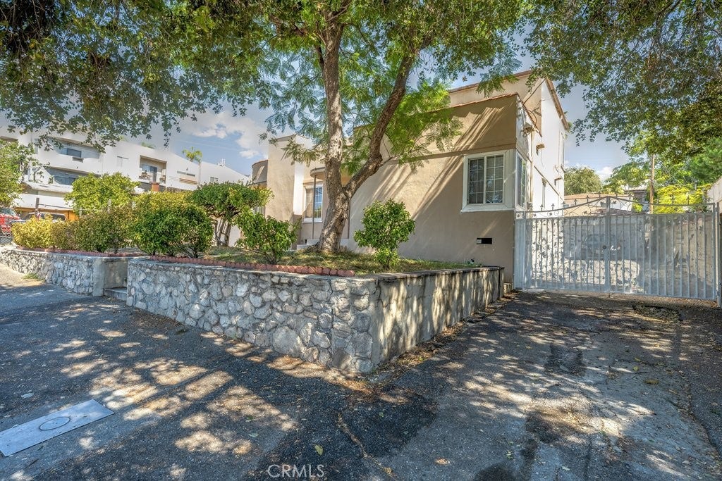 10260 Tujunga Canyon
