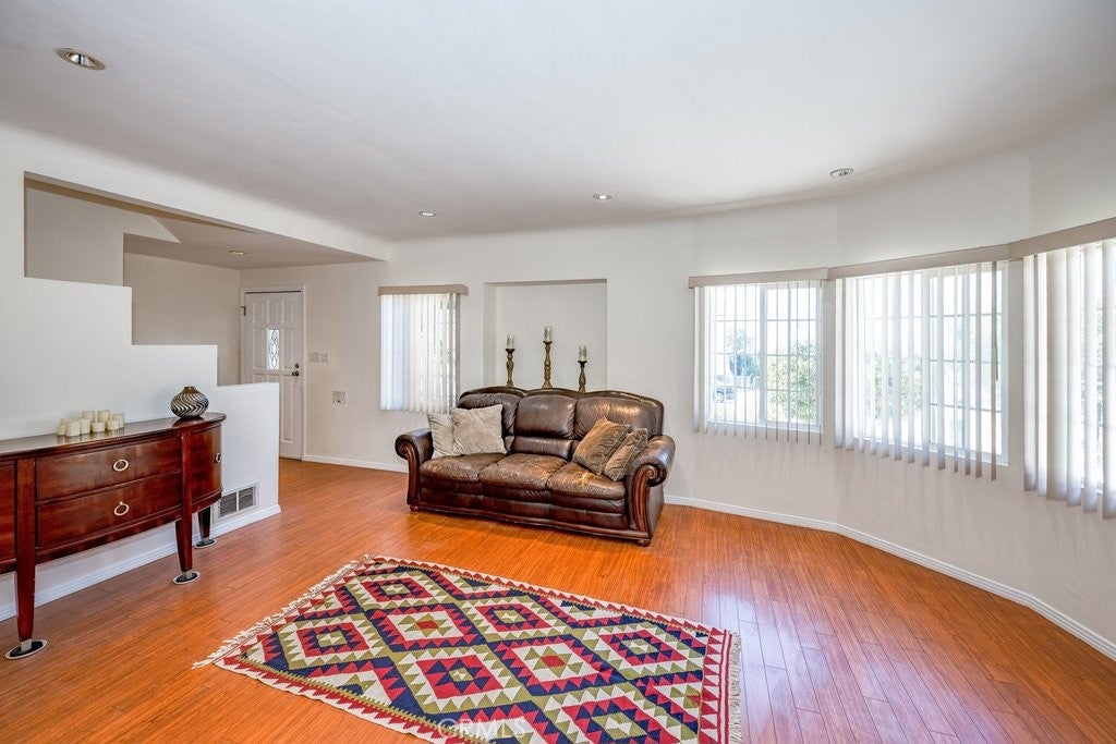10260 Tujunga Canyon