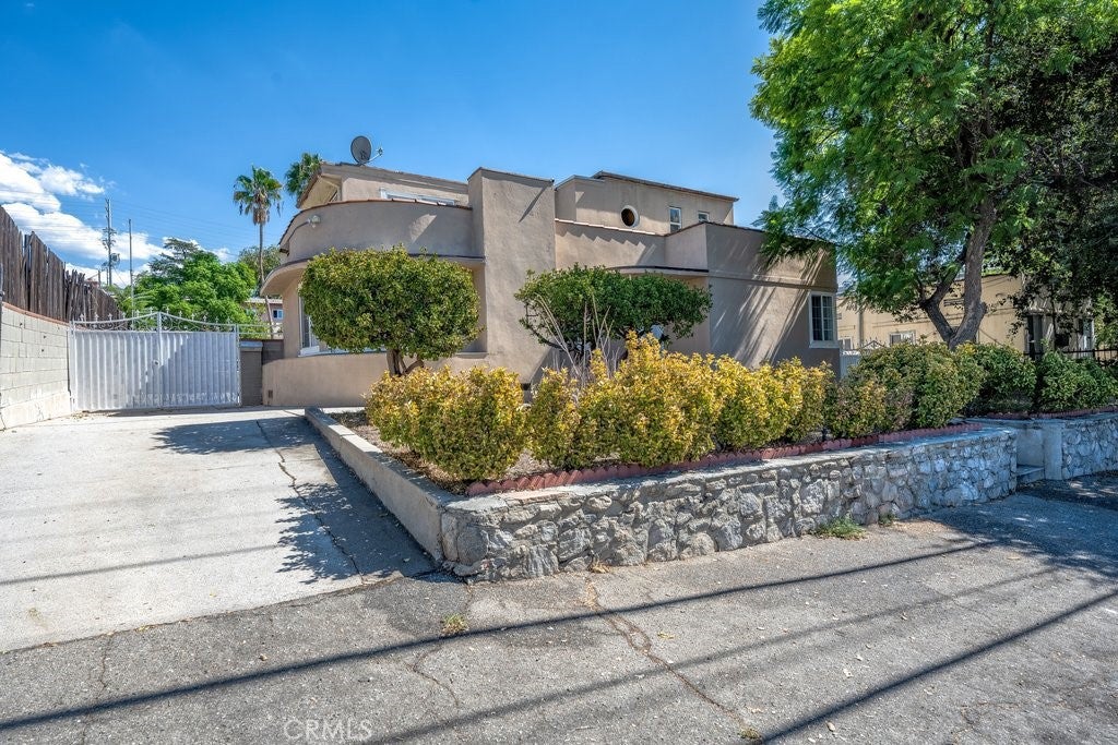 10260 Tujunga Canyon