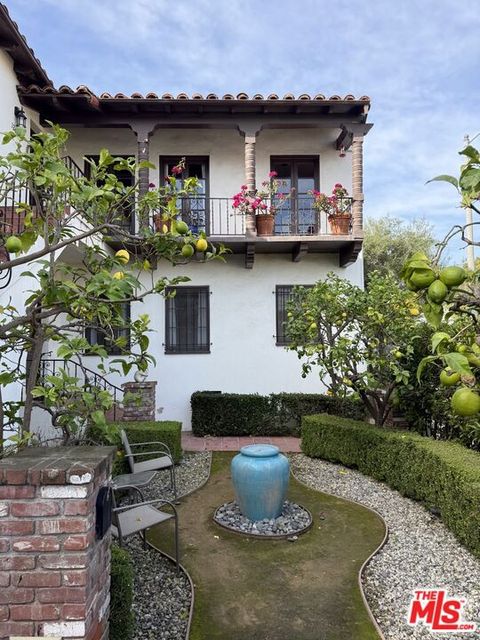 Photo of 1201 S Crescent Heights Boulevard, Los Angeles, CA 90035 (MLS # 25631945)