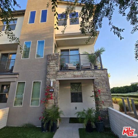 Photo of 19549 Cardigan Drive, Northridge, CA 91324 (MLS # 26751635)