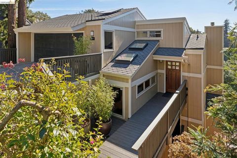 Photo of 5 Abbott Way Way, Piedmont, CA 94618 (MLS # 41127109)