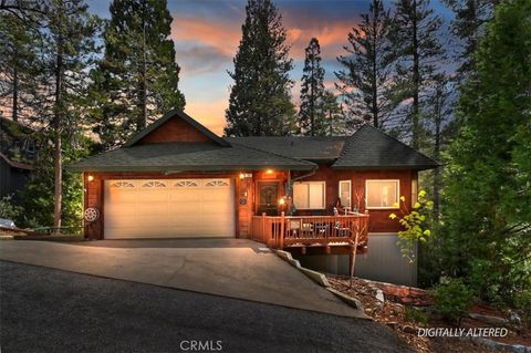 Photo of 160 Birchwood Dr, Lake Arrowhead, CA 92352 (MLS # IG26078055)