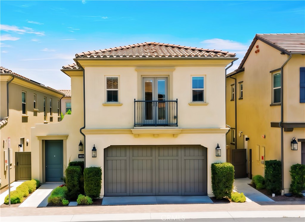 Welcome to 206 Phoebe, a modern and beautifully upgraded detached home in the highly desirable Portola Springs community of Irvine. Built in 2020, this spacious residence offers 4 bedrooms and 4 full bathrooms across 2,372 square feet of thoughtfully designed living space.
The open-concept main level features a guest bedroom and full bath, ideal for extended family or visitors, along with ewood flooring, and oversized sliding glass doors that flood the home with natural light. The gourmet kitchen is a chef’s dream—complete with a large center island, prep sink, granite countertops, designer backsplash, glass-front cabinetry, and stainless steel appliances.
Upstairs, you’ll find a versatile loft area perfect for a home office or media space, plus three generously sized bedrooms, each with their own en-suite bath. The luxurious primary suite boasts tray ceiling, dual vanities, soaking tub, walk-in shower, and a spacious walk-in closet. A convenient upstairs laundry room adds function to form.
Enjoy California indoor-outdoor living with a private backyard and direct-access 2-car garage with built-in storage. Residents of Portola Springs have access to resort-style amenities including pools, spas, parks, playgrounds, sports courts, and scenic walking trails—all within the award-winning Irvine Unified School District.
This is a rare opportunity to own a move-in-ready home in one of Irvine’s most vibrant neighborhoods.