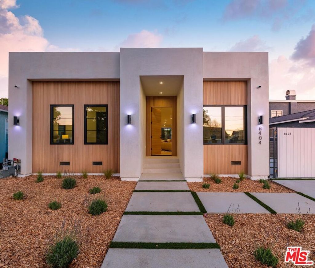 Photo of 8404 Gonzaga Avenue, Los Angeles, CA 90045 (MLS # 26632519)