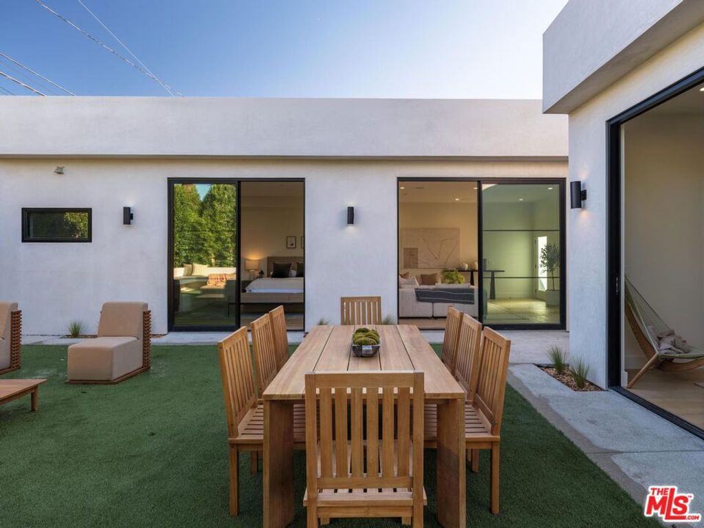 Photo of 8404 Gonzaga Avenue, Los Angeles, CA 90045 (MLS # 26632519)