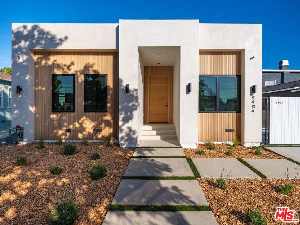 Photo of 8404 Gonzaga Avenue, Los Angeles, CA 90045 (MLS # 26632519)