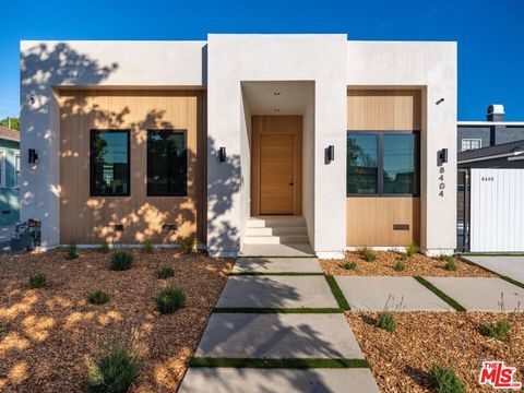 Photo of 8404 Gonzaga Avenue, Los Angeles, CA 90045 (MLS # 26632519)