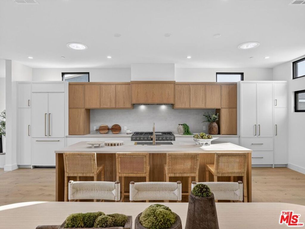 Photo of 8404 Gonzaga Avenue, Los Angeles, CA 90045 (MLS # 26632519)