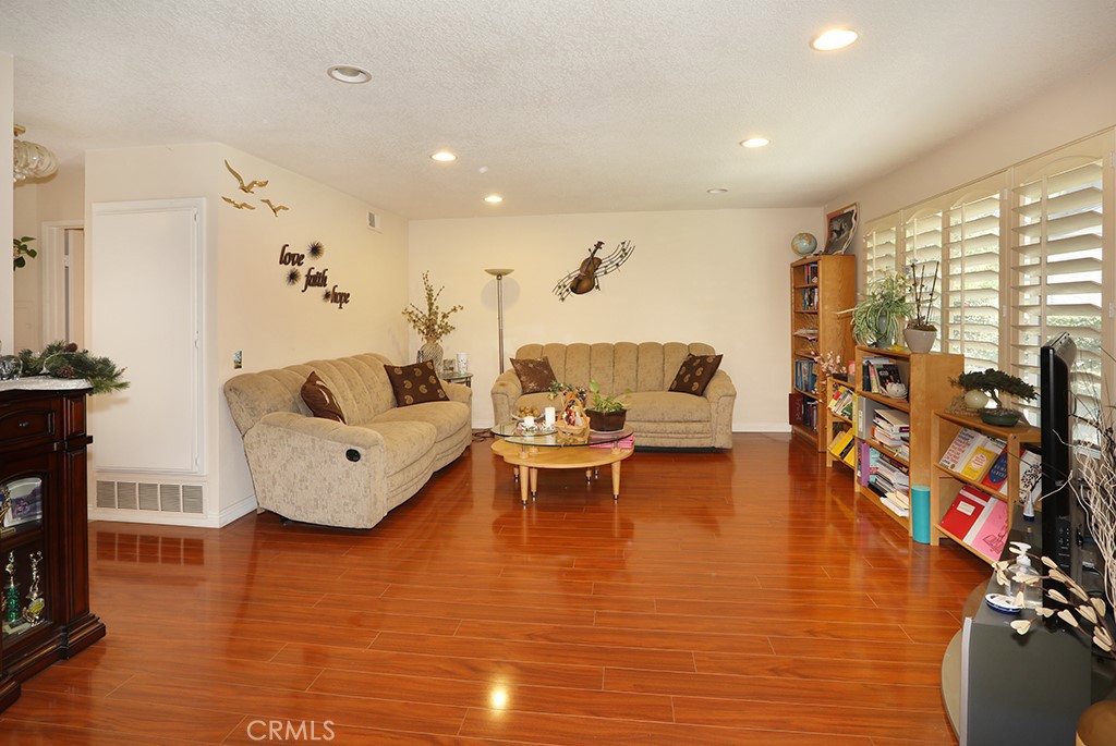 1201 W Cerritos Avenue 68