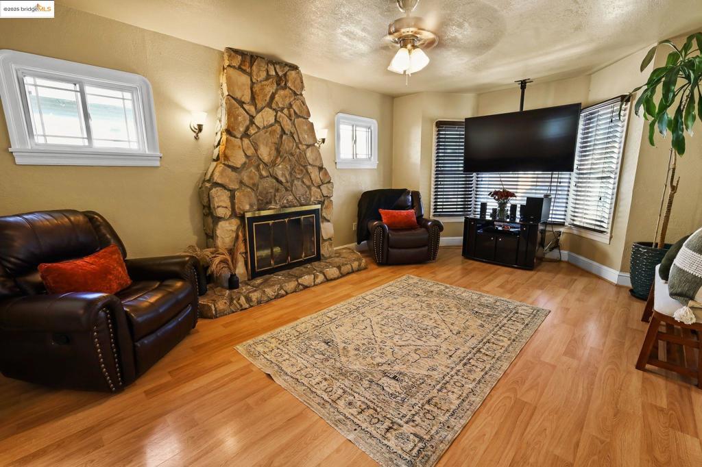 E OAKLAND - Residential