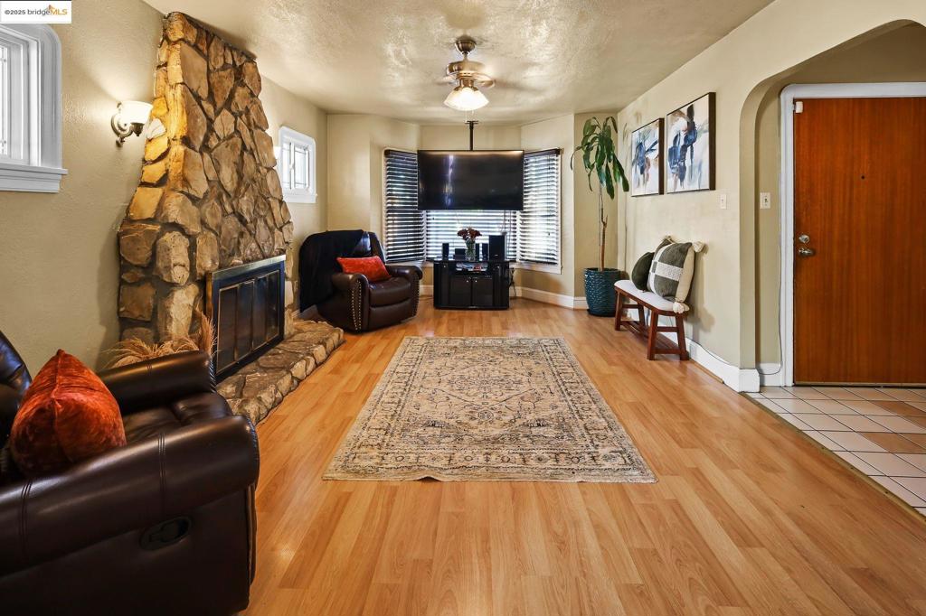 E OAKLAND - Residential