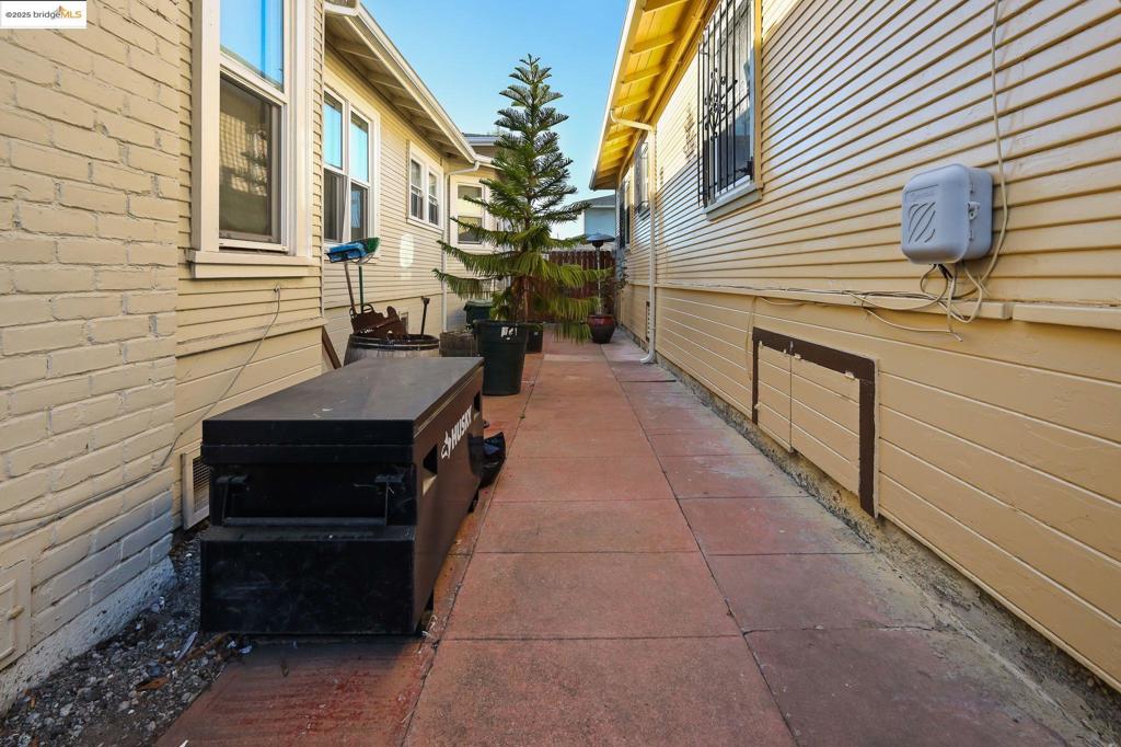 E OAKLAND - Residential