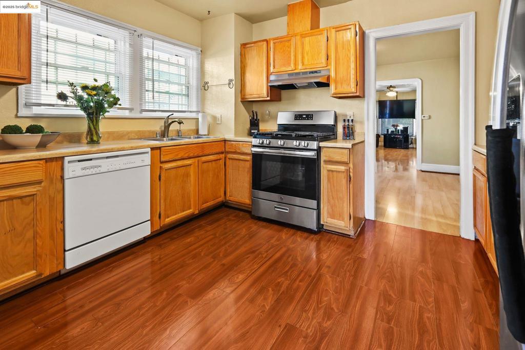 E OAKLAND - Residential