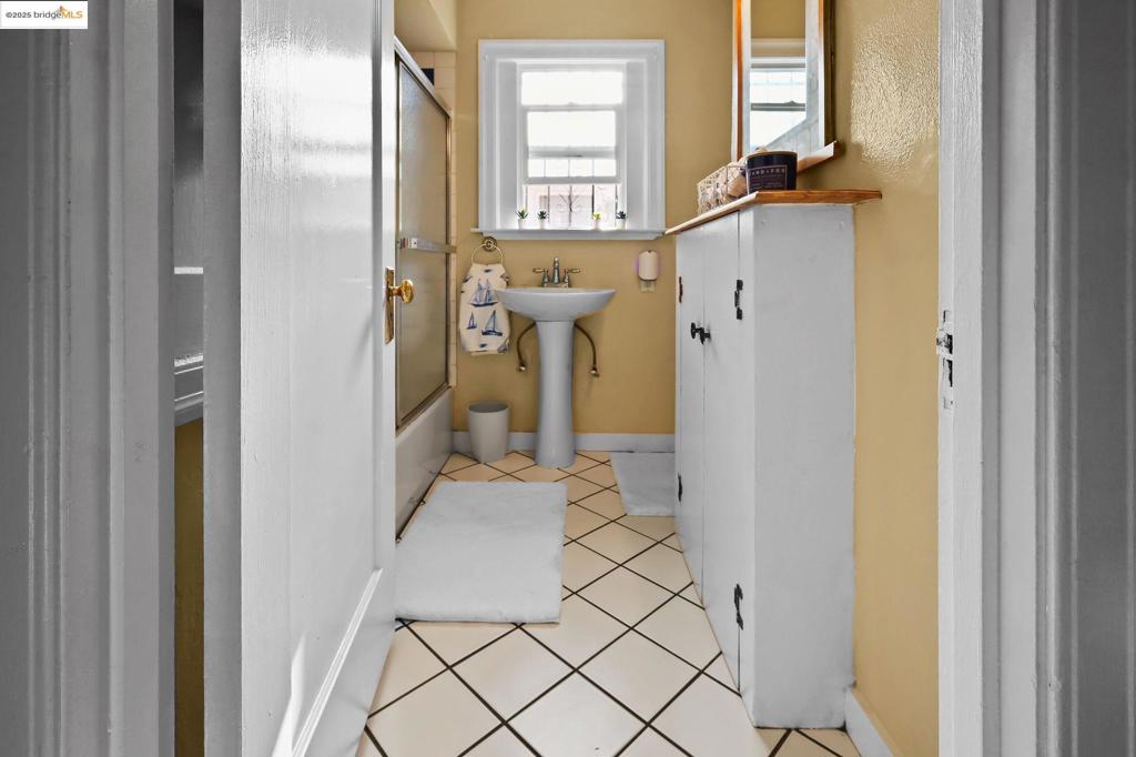 E OAKLAND - Residential