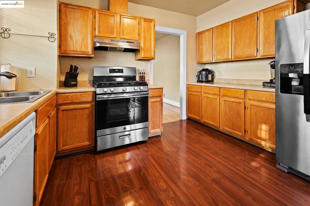 E OAKLAND - Residential