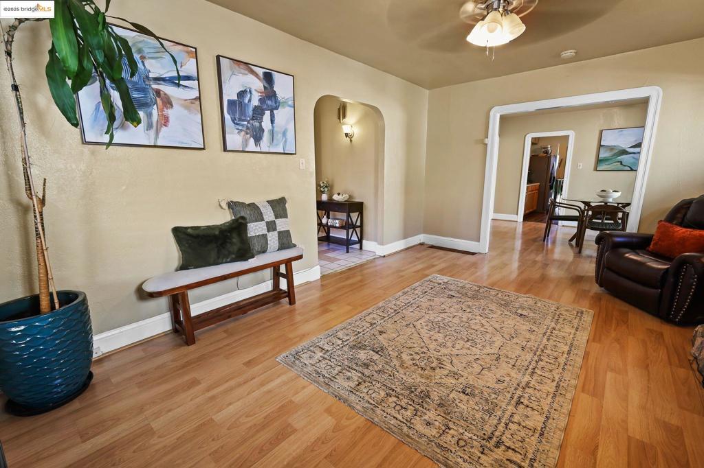 E OAKLAND - Residential