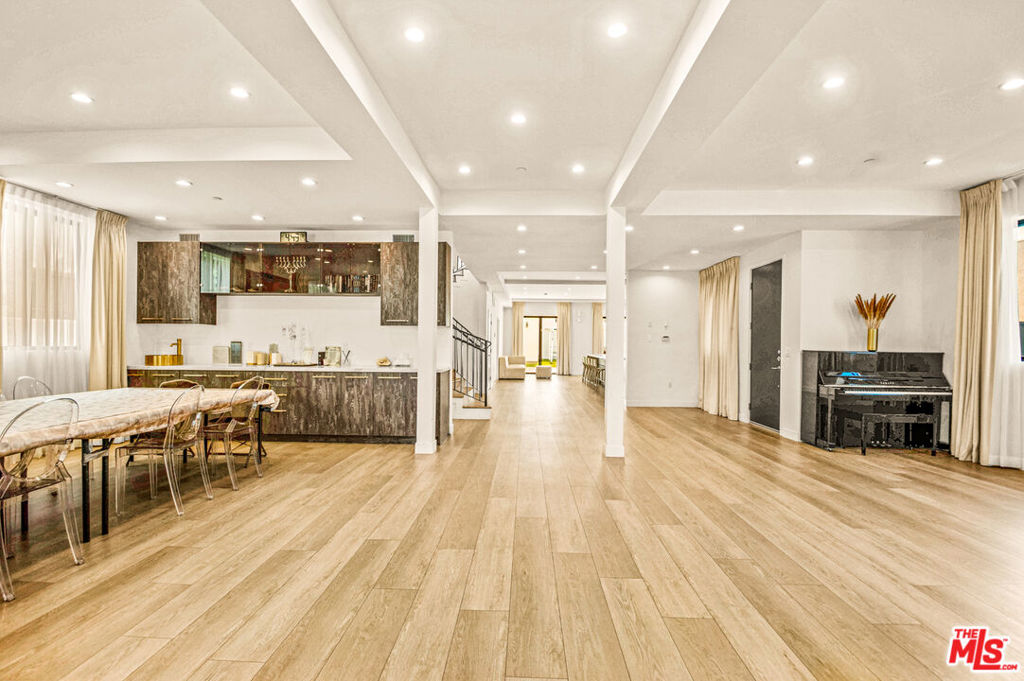Properties 3 535 N Formosa Avenue