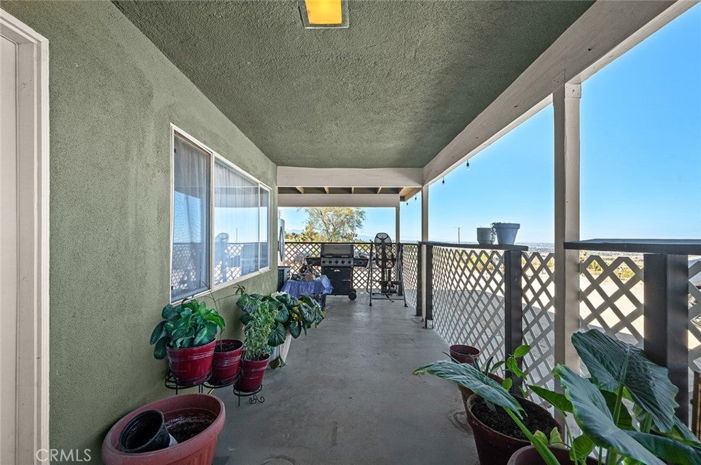 9459 Valley Vista