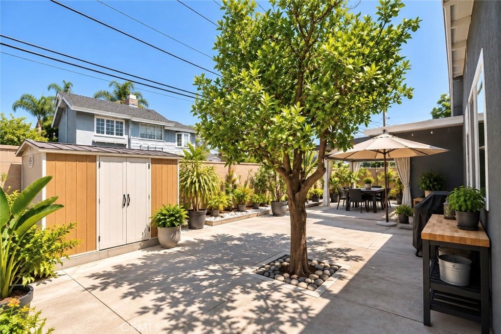 1521 W Crone