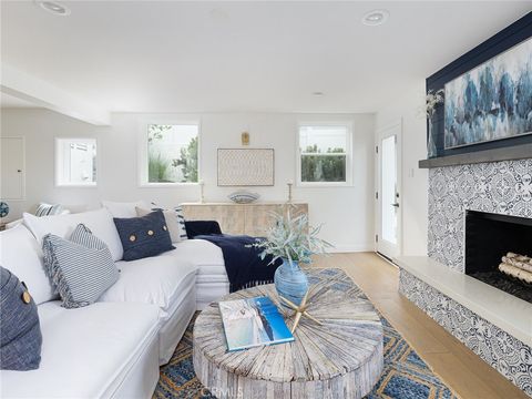 Tiny photo for 237 Via Los Miradores, Redondo Beach, CA 90277 (MLS # SB25224292)