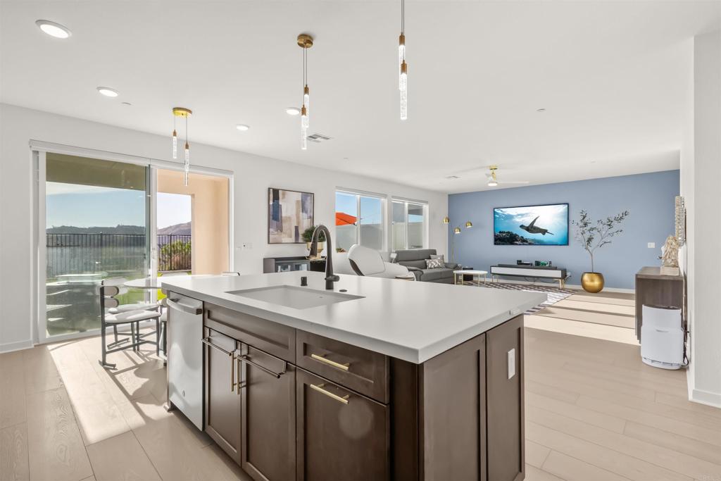 550 MEADOWOOD STREET