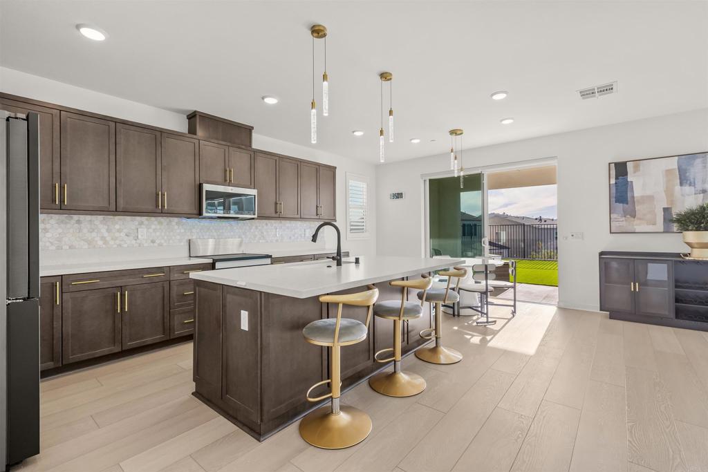 550 MEADOWOOD STREET