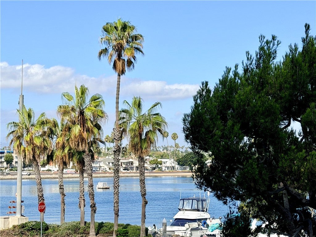 5209 Marina Pacifica Dr