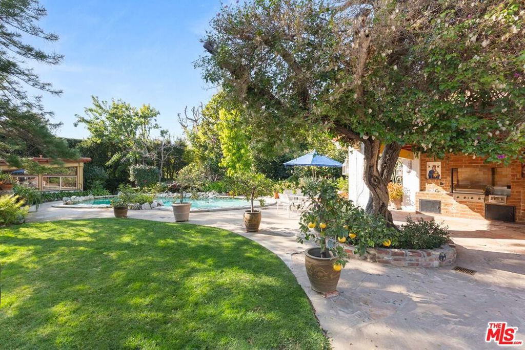 334 N Carmelina Avenue