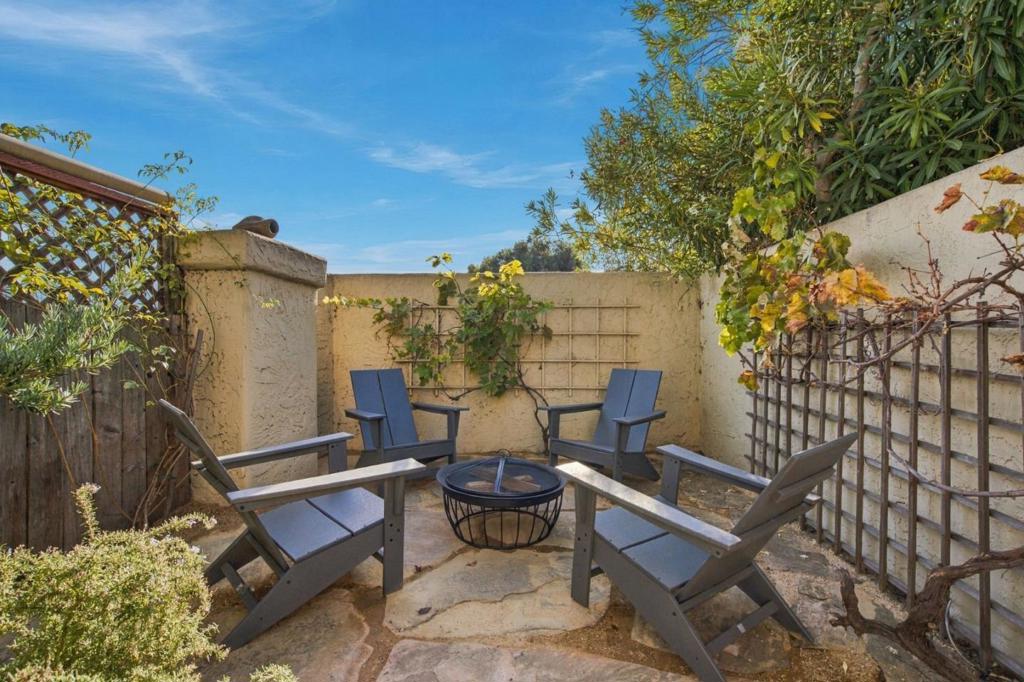 10 Portofino Circle