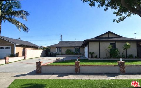 Photo of 3032 Grant Avenue, Costa Mesa, CA 92626 (MLS # 26648329)