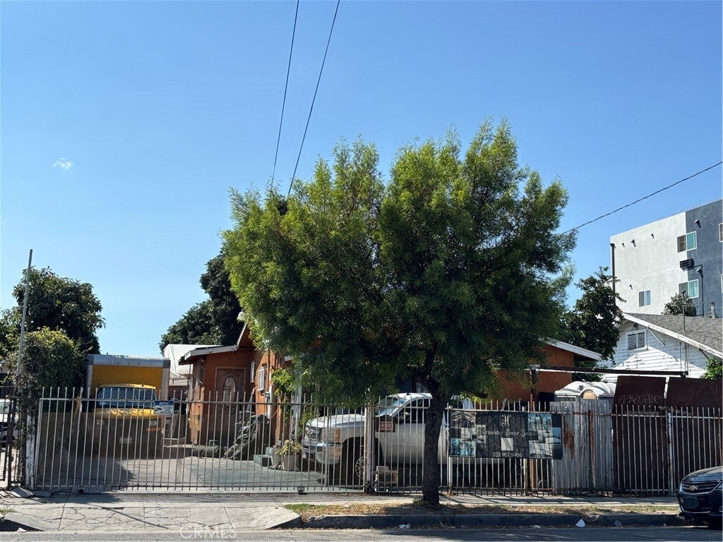 10821 Compton Ave