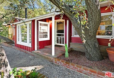 Photo of 21042 Entrada Road, Topanga, CA 90290 (MLS # 26828915)