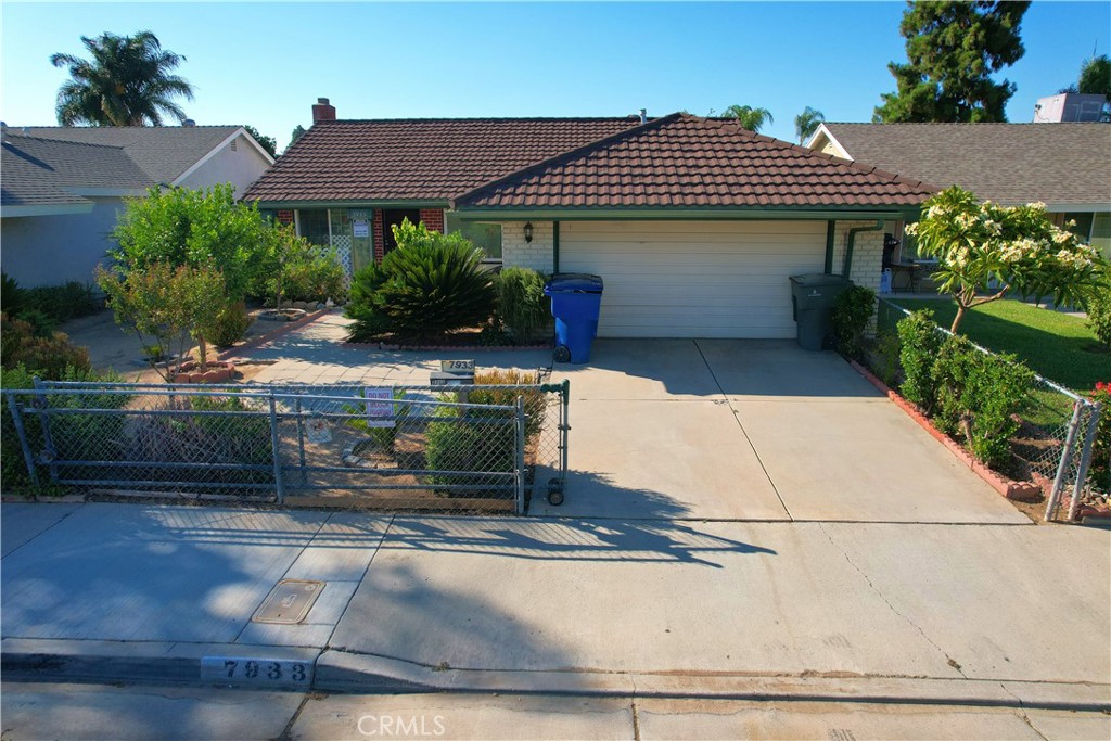 Charming 3-Bedroom Home with Sparkling Pool – Move-In Ready!
Welcome to your dream home! This beautifully maintained 3-bedroom, 2-bath residence offers the perfect blend of comfort, style, and outdoor living. Located in a quiet, desirable neighborhood, this very clean home features a bright and open floor plan, spacious living areas, and a well-appointed kitchen ideal for everyday living or entertaining.
Step outside to your private backyard oasis, complete with a sparkling pool — perfect for relaxing on sunny days or hosting weekend get-togethers. The home also includes generous bedroom sizes, a primary suite with an en-suite bath, and plenty of storage throughout.
Additional highlights:
Immaculately maintained inside and out
Move-in ready condition
Convenient location near schools, shopping, and parks
This home is a rare find and won’t last long — schedule your showing today!