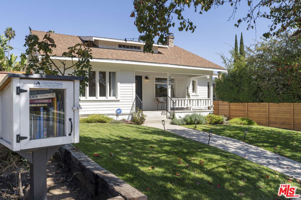 2423 Ridgeview Avenue